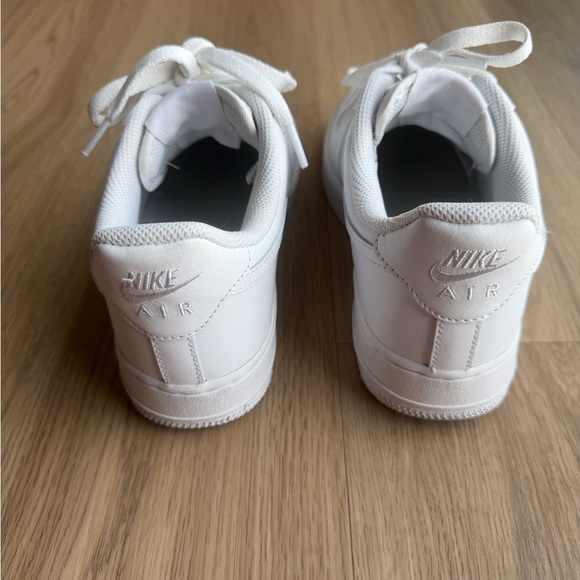 Women Size 8 White Air Force 1s Sneakers - Picture 12 of 16